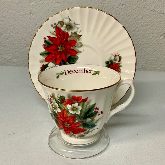 Royal Patrician December Teacup and Saucer Set. Fine Bone China. Vintage. - Picture 6 of 6
